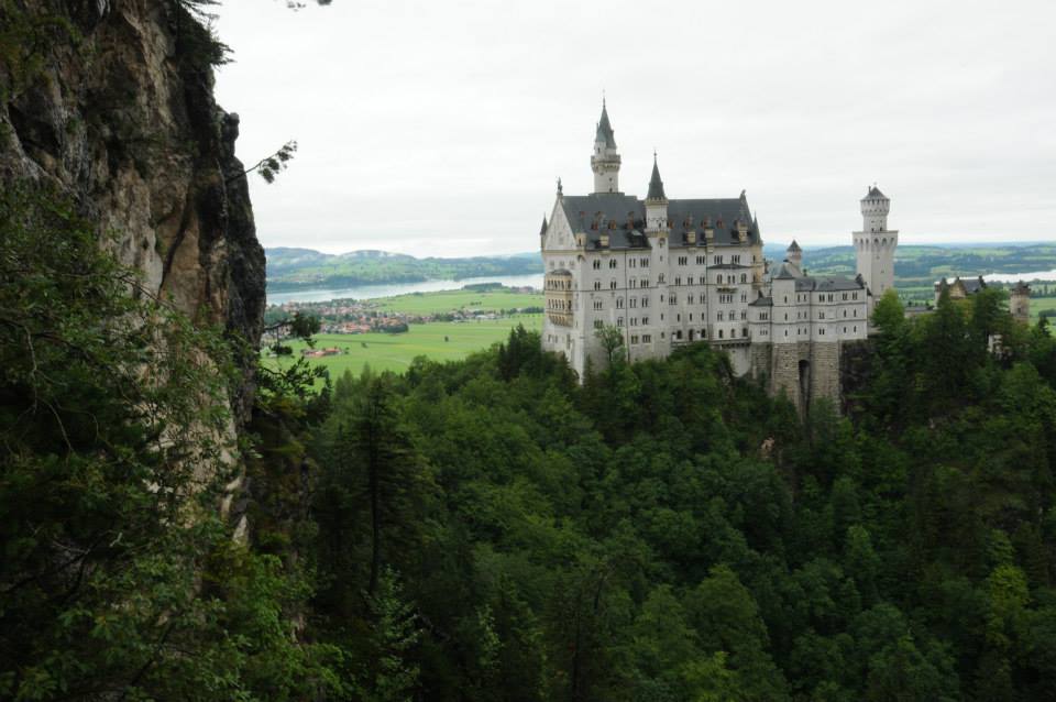 pohľad na Neuschwanstein schloss z Marien Bridge